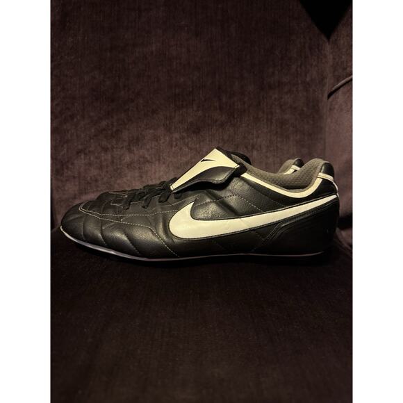 Classic Nike Soccer Cleats Tiempo Versatract Vintage 2000’s- US Men's 11.5